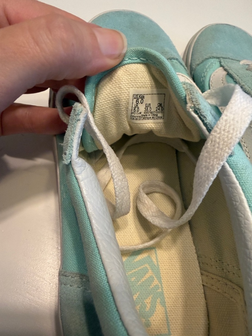 Vans Old Skool Sneakers in Light Teal and White Suede/Canvas NWOB Sz 6 youth - Picture 4 of 6